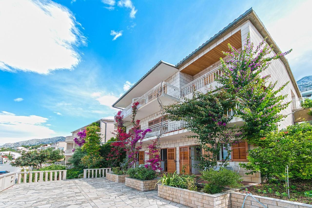 Apartments And Rooms By The Sea Brela, Makarska - 2752 エクステリア 写真