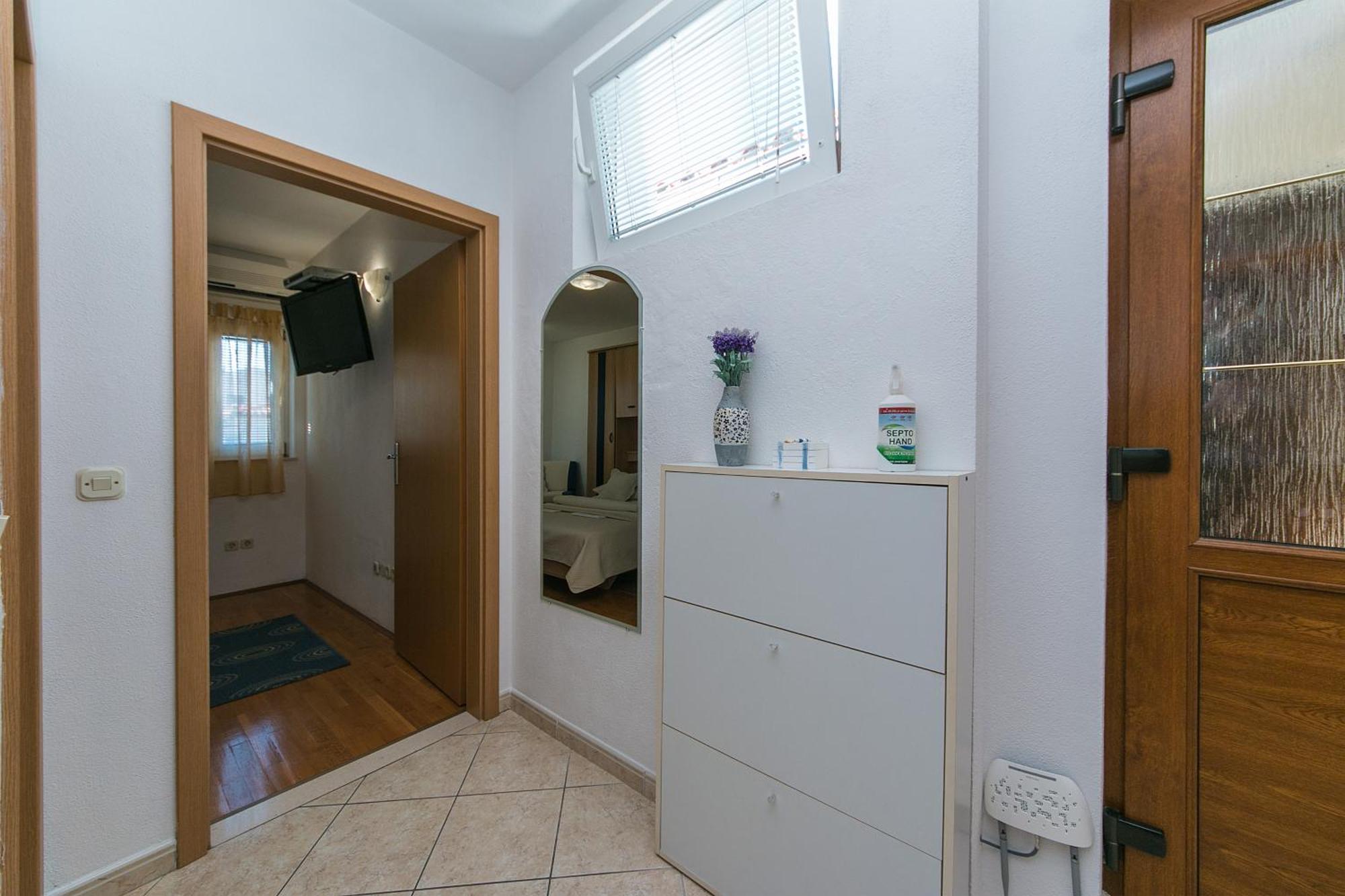 Apartments And Rooms By The Sea Brela, Makarska - 2752 エクステリア 写真