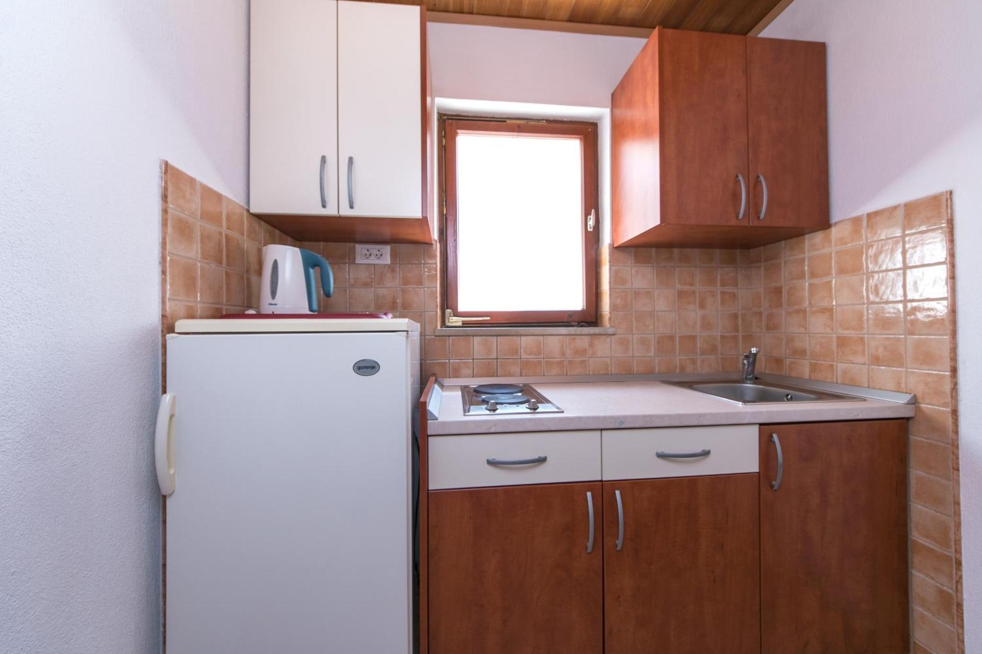 Apartments And Rooms By The Sea Brela, Makarska - 2752 エクステリア 写真