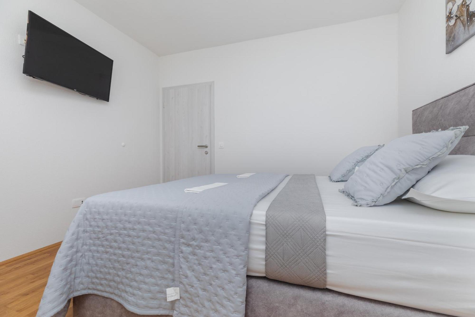 Apartments And Rooms By The Sea Brela, Makarska - 2752 部屋 写真
