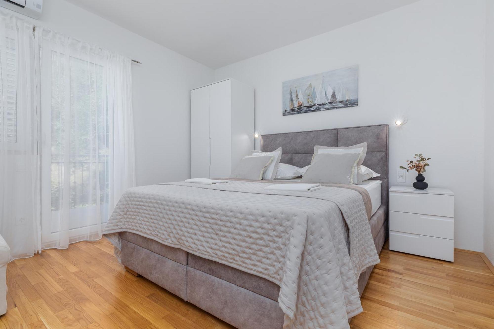 Apartments And Rooms By The Sea Brela, Makarska - 2752 エクステリア 写真